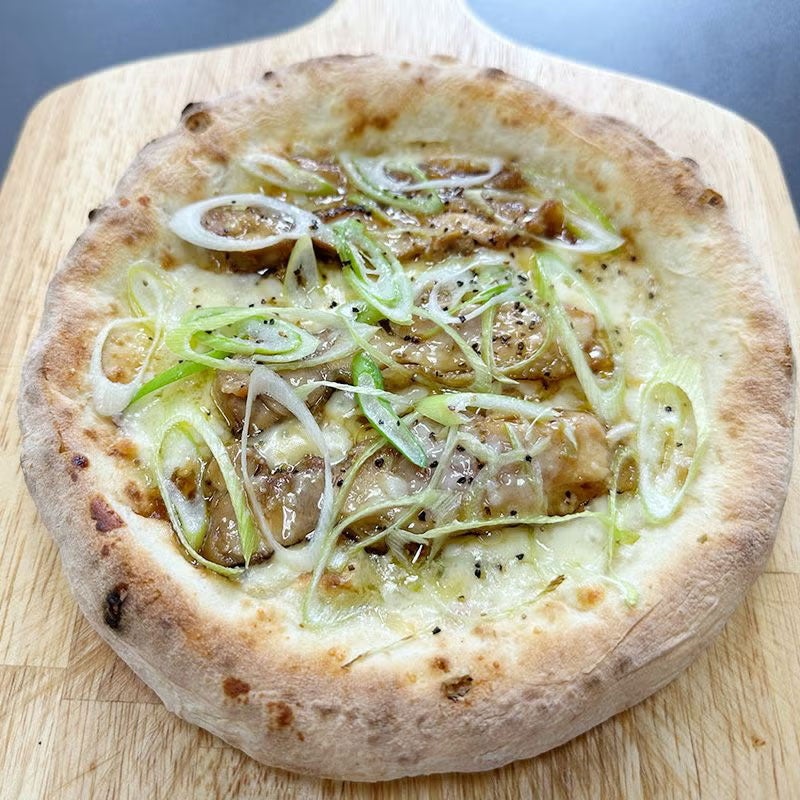 炙りチキンのネギのせピザ 