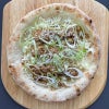 炙りチキンのネギのせピザ 